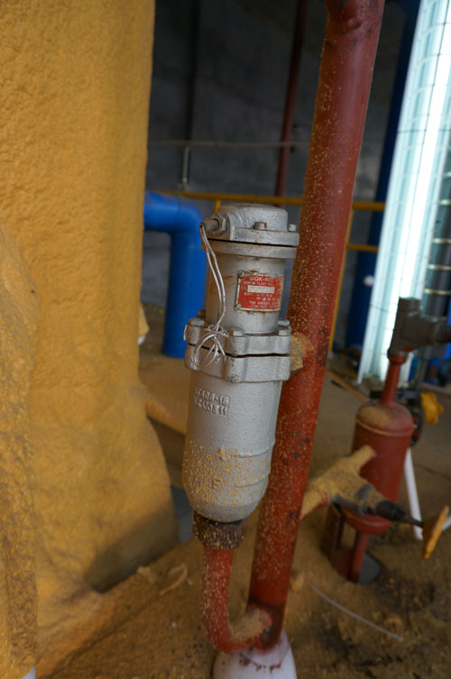 UQK-40浮球液位控制器安装位置