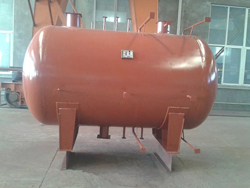 冷库改造中的低压循环桶